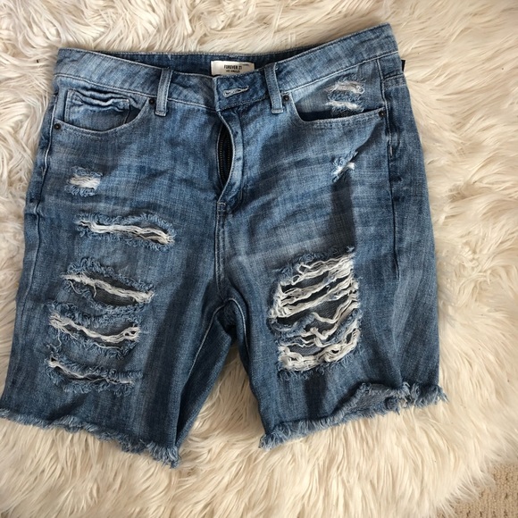 LIGHT WASH DENIM MID-THIGH SHORTS - Picture 1 of 1